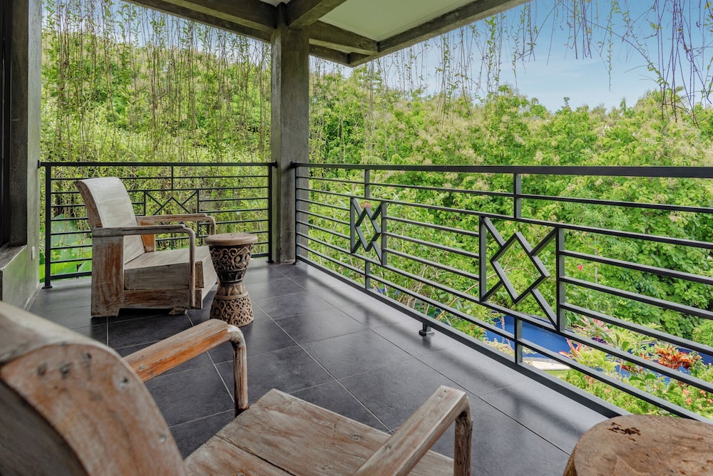 Alamanda Lovina Resort