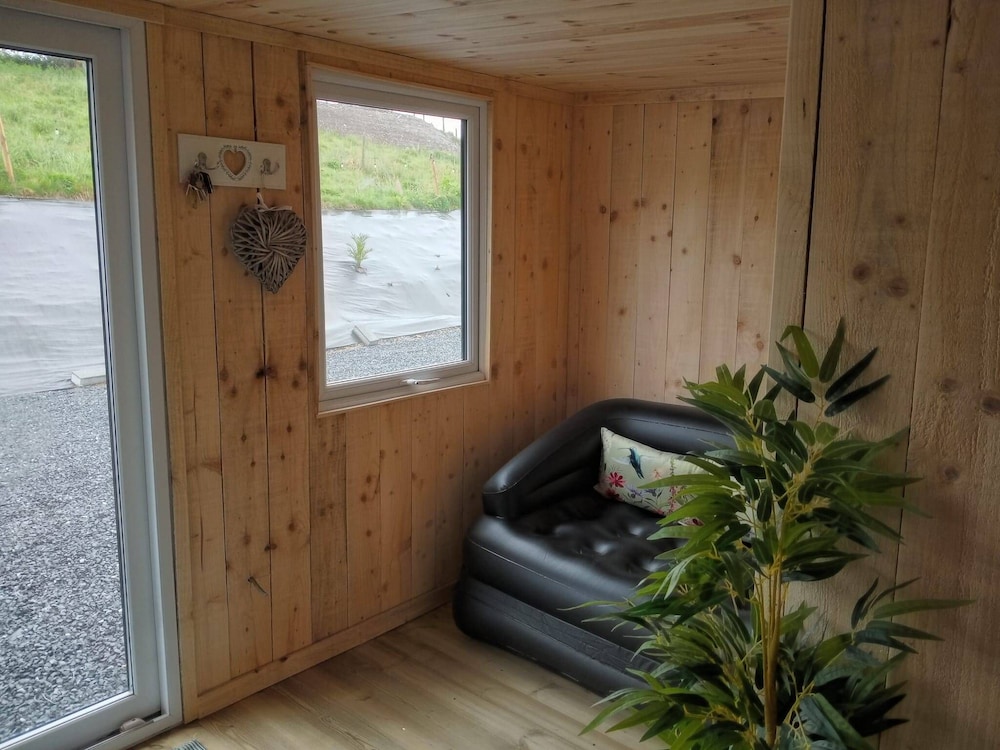 Tranquil Cabin Retreat in Llandovery