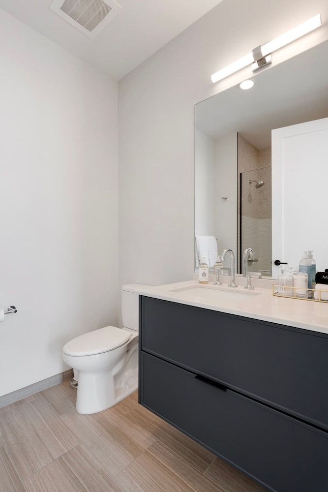 Skyline Penthouse Duo 6 Bedrooms for Large Groups