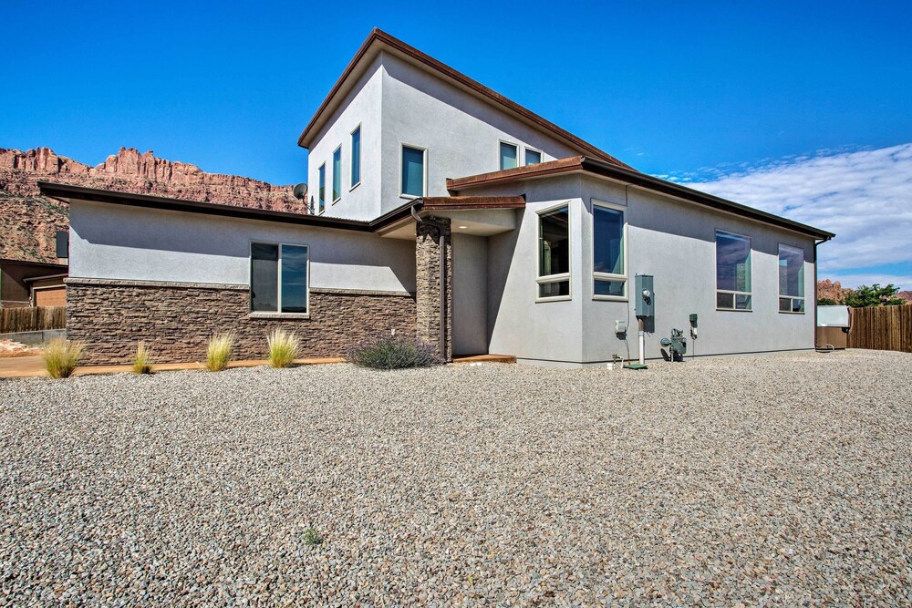 Upscale Moab Townhome w/ Hot Tub: 20 Min to Arches