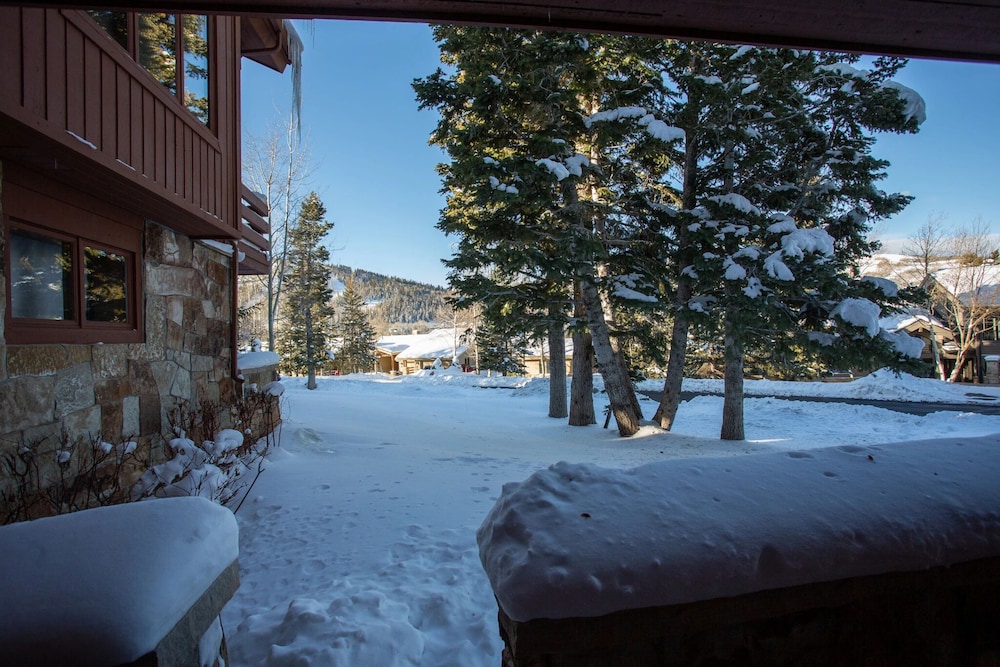Ridge at Deer Valley Resort - Three Bedroom Condo with Hot Tub #16 3 Condo