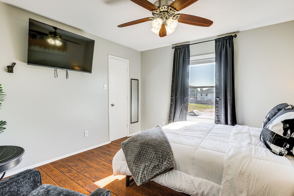 Solar-powered Home w/ & Game Room & Gym in Houston