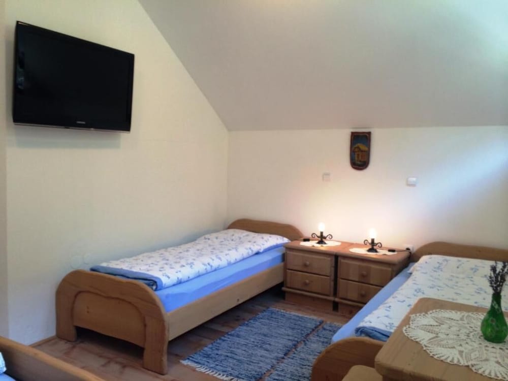 Apartmaji Pod macesnovo streho