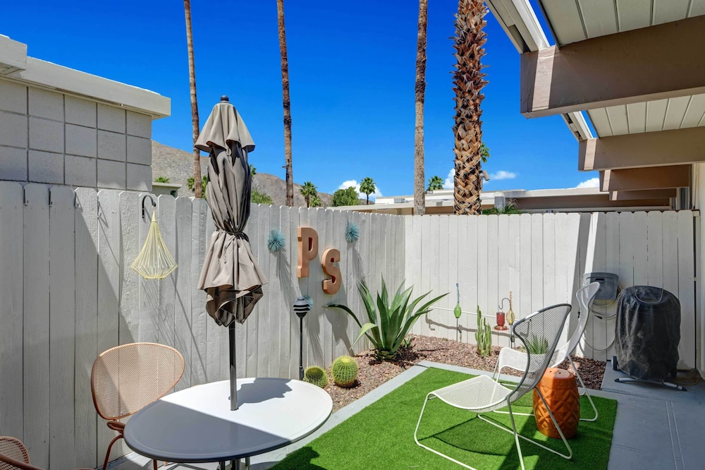 Palm Springs Contemporary Condo w/ Community Pool! view 5