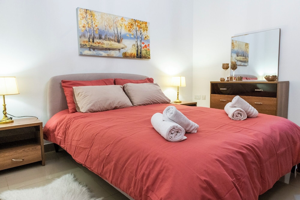 Cosy APT in Sliema- 2 mins walk from sea