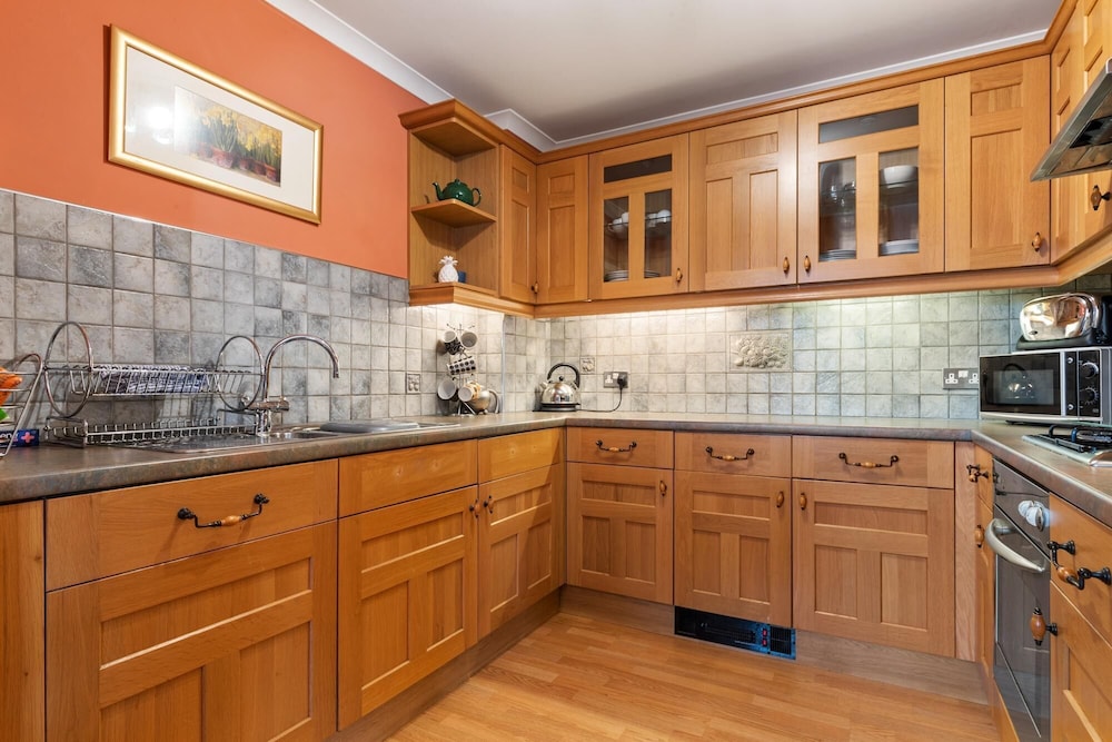 Arcadia House - Lovely Apartment Close to Beaches Harbour and Town Centre view 4