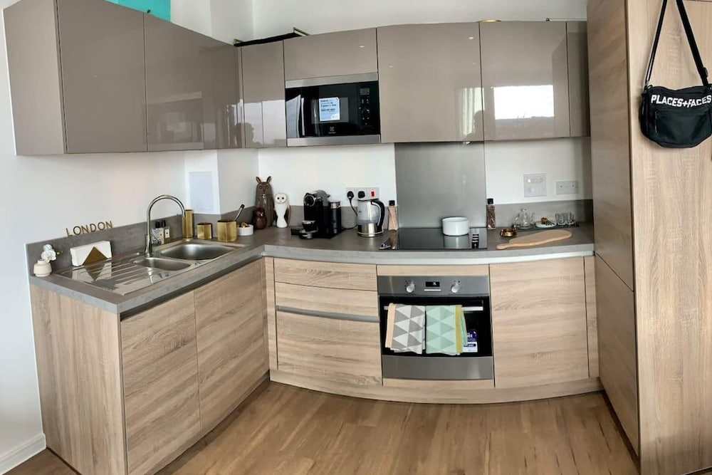 Stylish and Chic 1 Bedroom Apartment in Canning Town