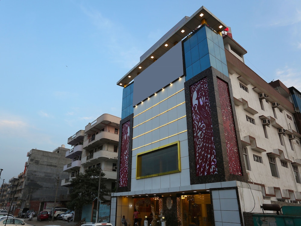OYO 12833 Century Grand