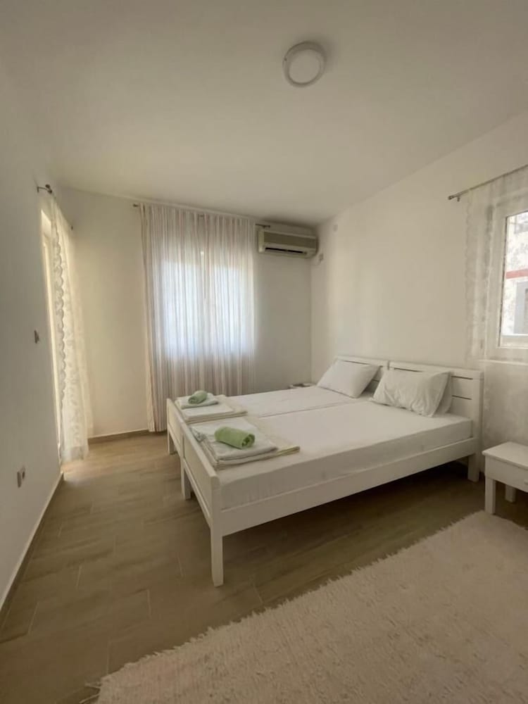 Luna Apartments