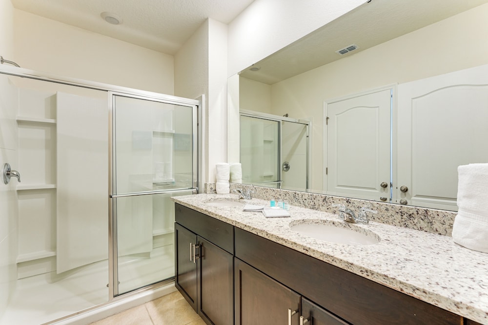 10 Mi to Disney World: Oasis w/ Resort Amenities!