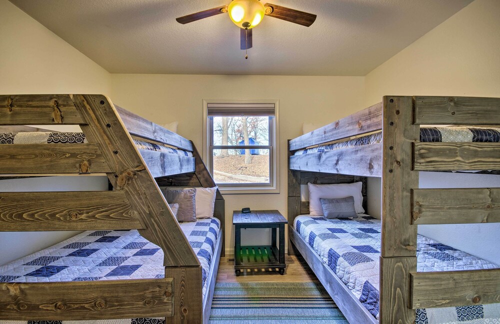 Lake of the Ozarks Vacation Rental: Boat Dock/slip