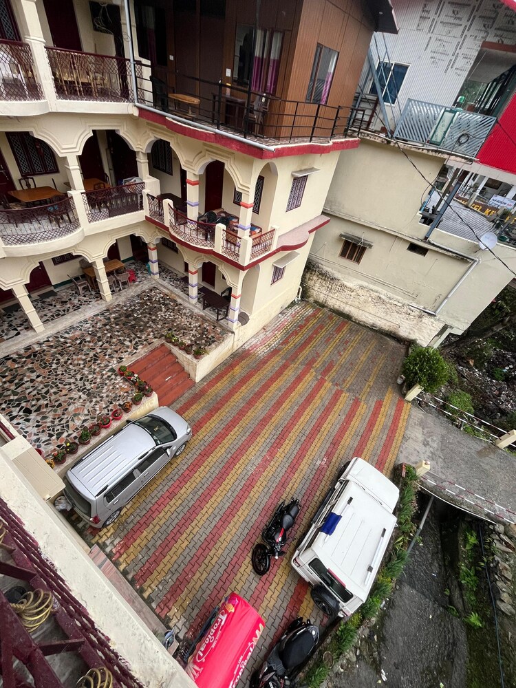 Gujrat Bhawan