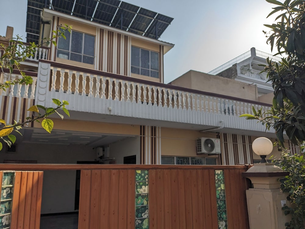 Decent Family Guest House