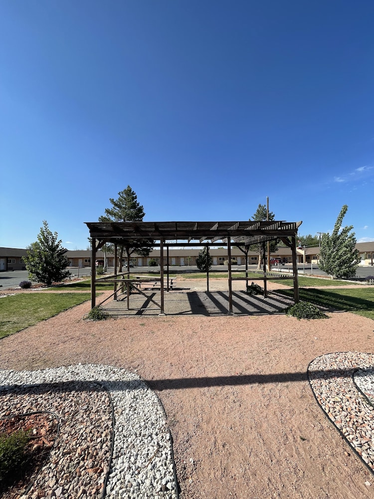 Four Corners Inn