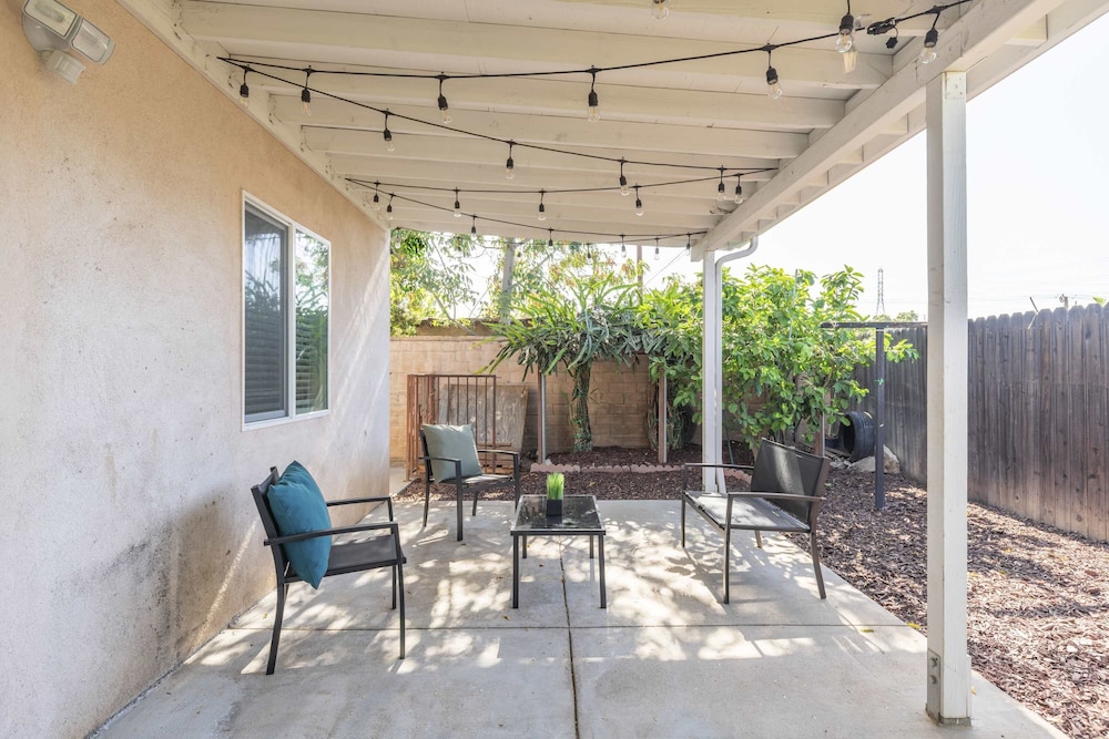 Elegant Retreat Modern Comforts, Prime Location