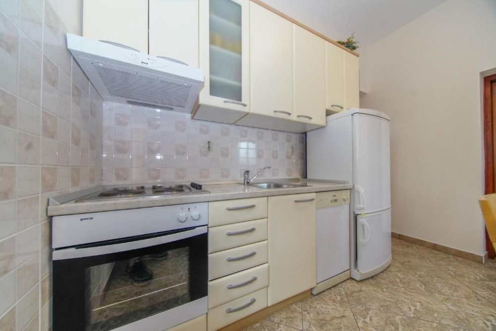 Brane - Economy Apartments - A2 photo 5
