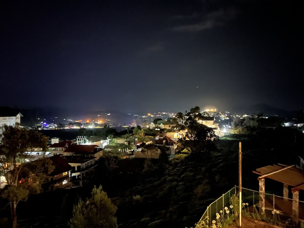 Tea Bush Hotel - Nuwara Eliya