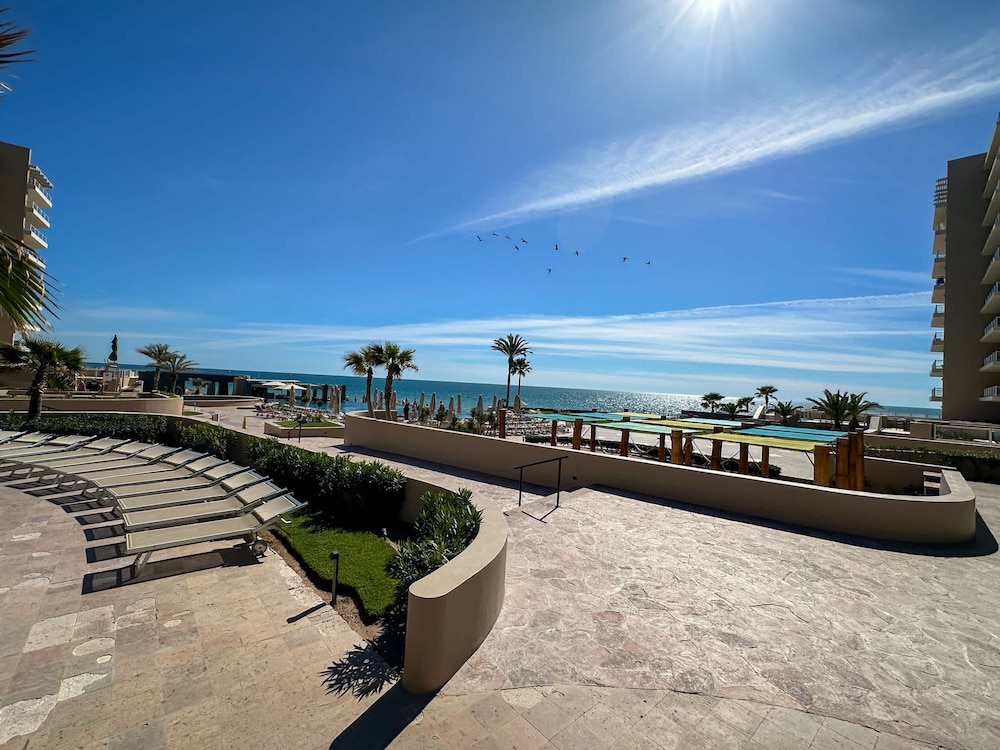 Sandy Beach 2BR Beachfront Getaway