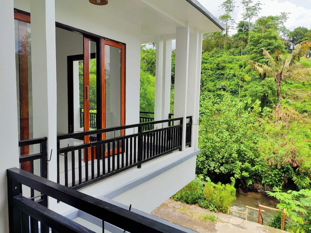 Emporia Vacations - Comfort Inn  Suites - Property Image 7