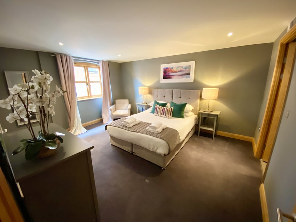 Oxford Penthouse Suite view 2