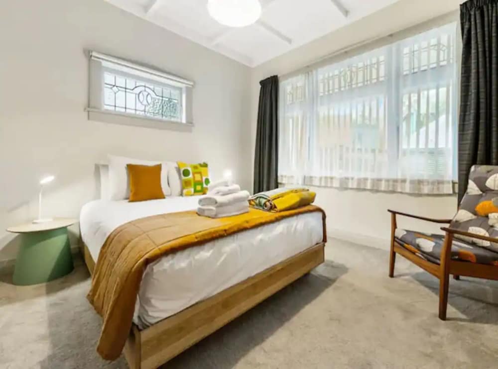 Lovely 3-Bedroom Home With Free Parking view 3