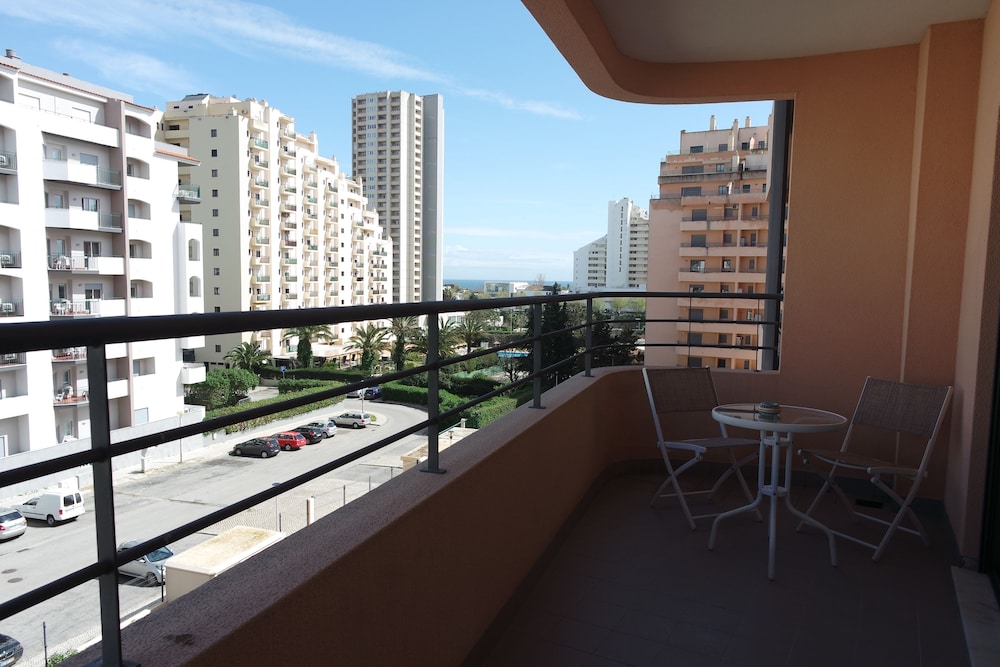 Hotel A17 - Heaven Sun Praia da Rocha 1 bed Apartment - Image 1