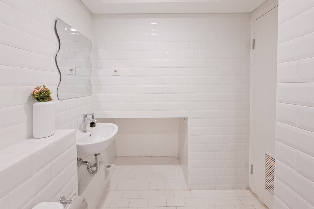 Spacious Studio Loft At Kingland Avenue Apartment