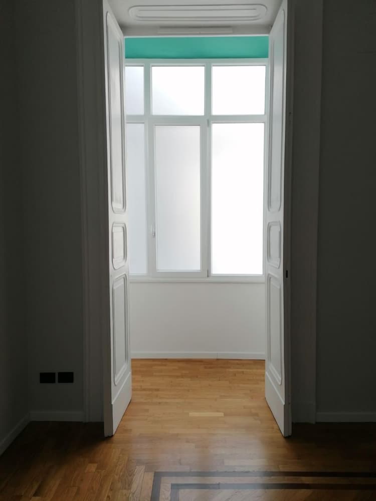 SB6 Rooms & Apartment