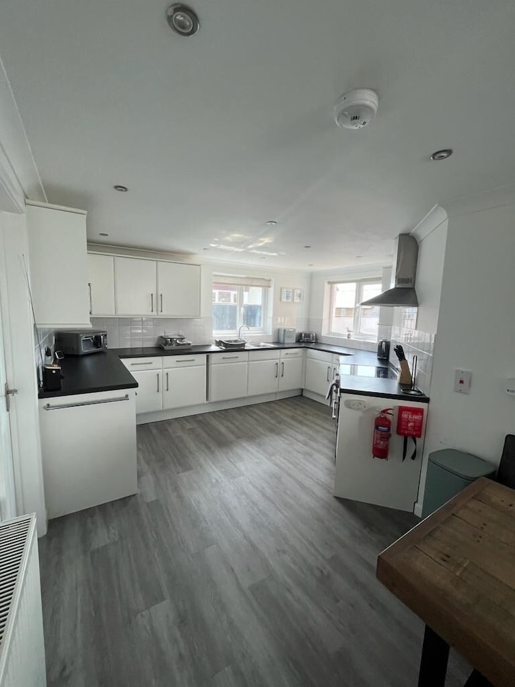 Bescot House, Bramble Hill, Bude, 4 bed det House