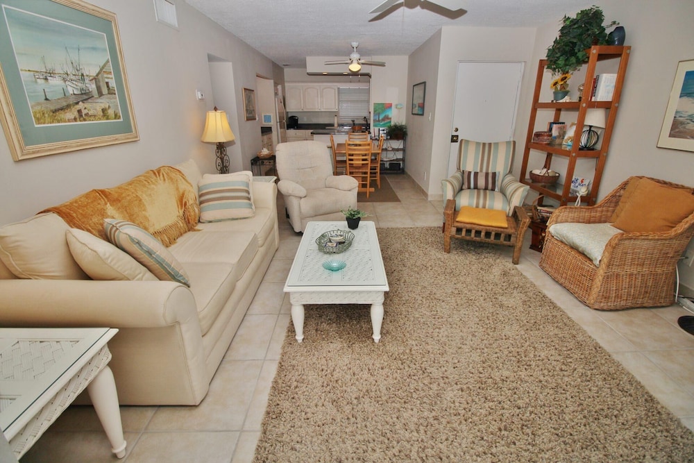 Colony Beach Club 228