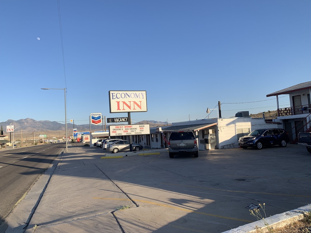 Kingman Vacations - Economy Inn - Property Image 8