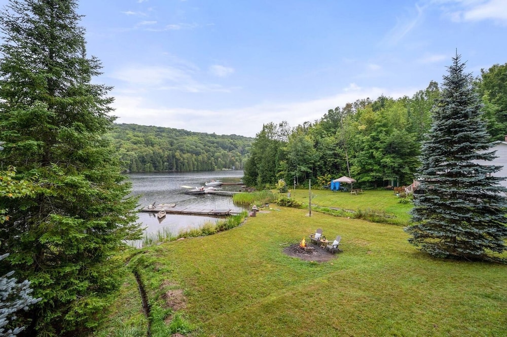 Quiet Spaciou Gorgeous Lakefront Cottage