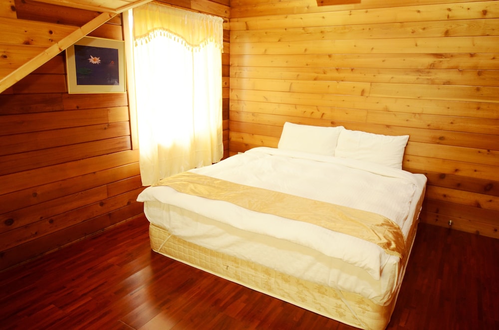 Hsinchu Emei Canadian WoodHouse Homestay