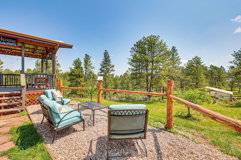3 Mi to Dtwn: Mtn-view Retreat in Hot Springs!