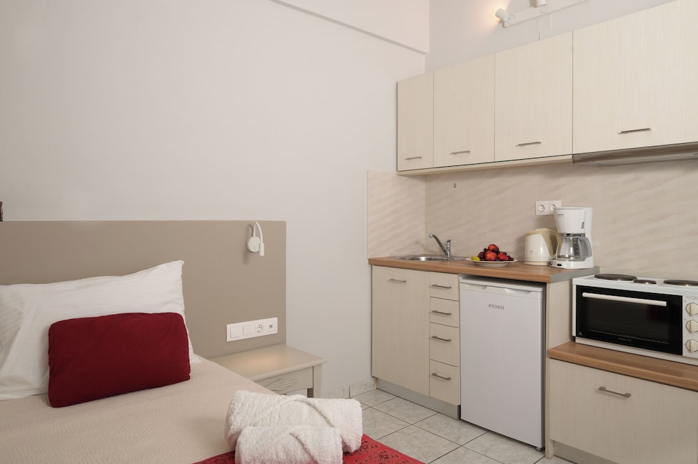 Antonis Apts - Physio Fitness Retreats