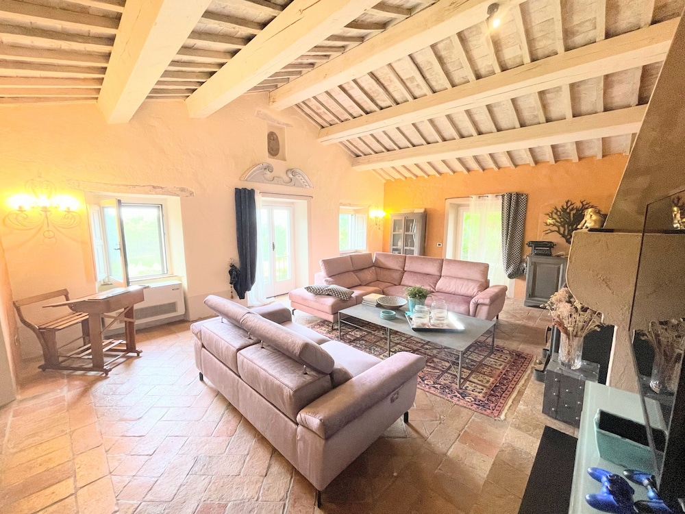 Charming Amazing Tuscany Luxury Villa and Private Pool Sleeps 14 view 3