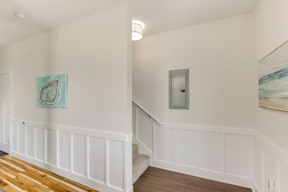 Walk to Beach: Cottage w/ Yard in Pass Christian!