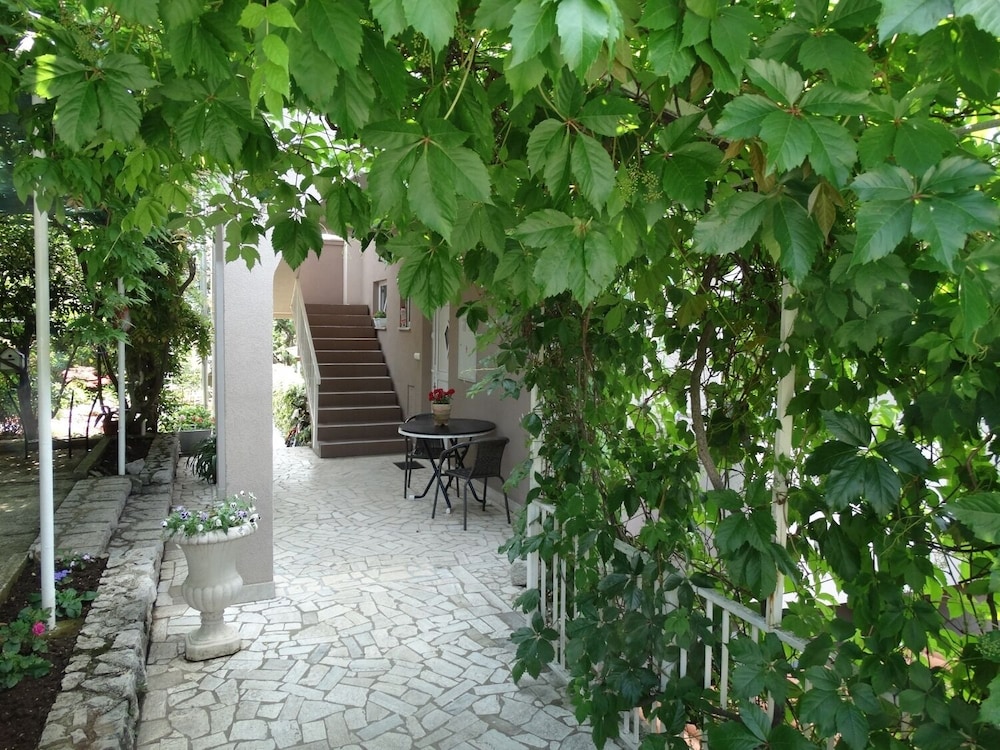 Photo 9