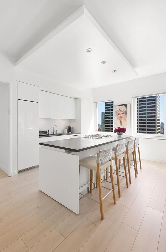 4 Bedroom Luxury Apartment - Grand Opening Promotion - 2