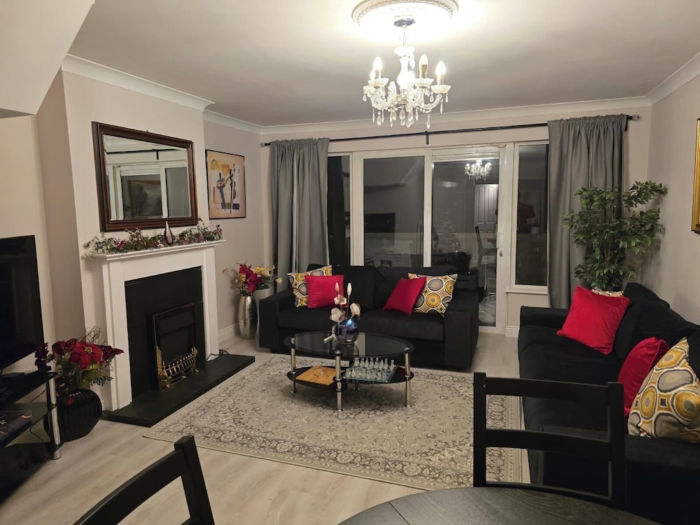 Dublin - 3 Bedroom Cosy Home - Sleeps Max 7