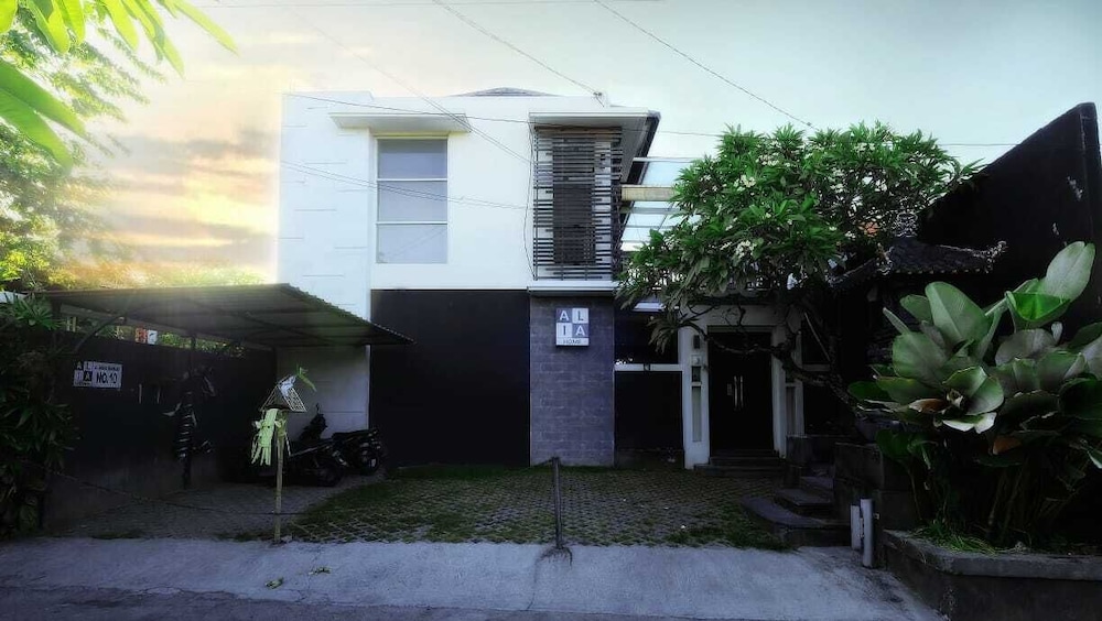 Hotel Alia Home Sanur - Image 1
