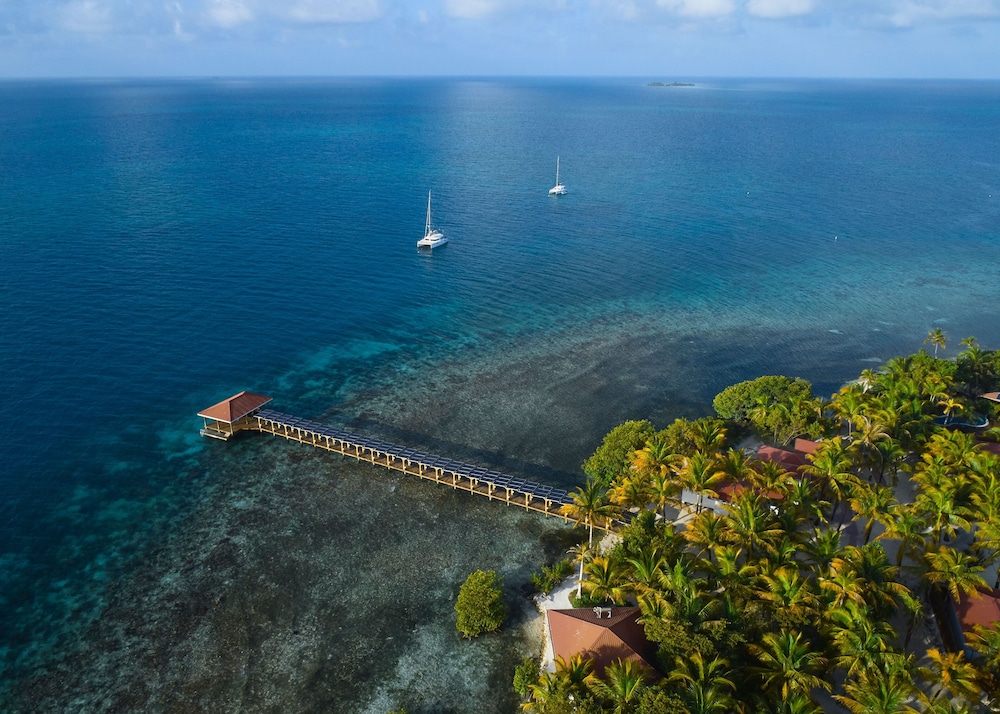 Ray Caye Private Island Resort