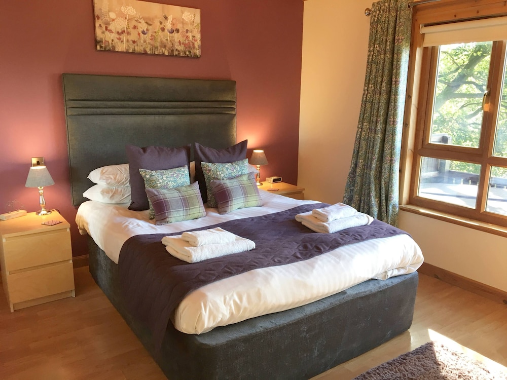 Silver Birch Lodge With Hot Tub Near Cupar, Fife view 2