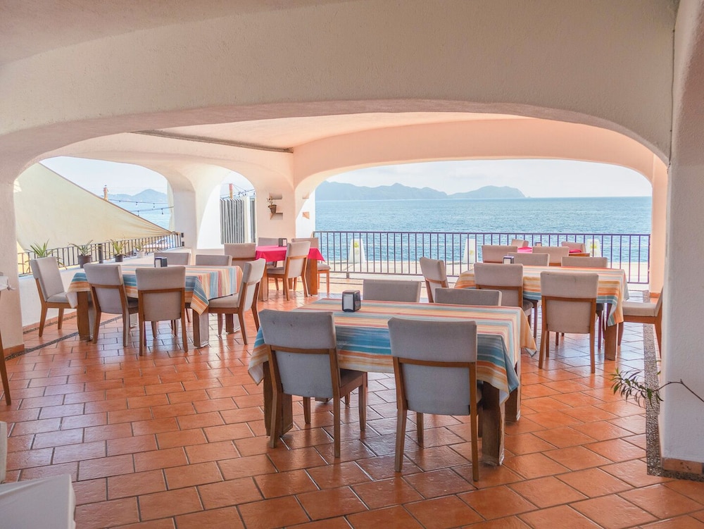 Flat with Unbeatable Views & 2 Bedrooms