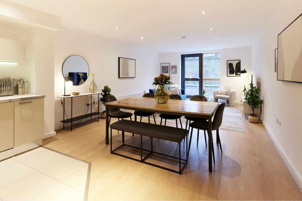 The Putney Escape - Trendy 2bdr Flat With Terrace Parking