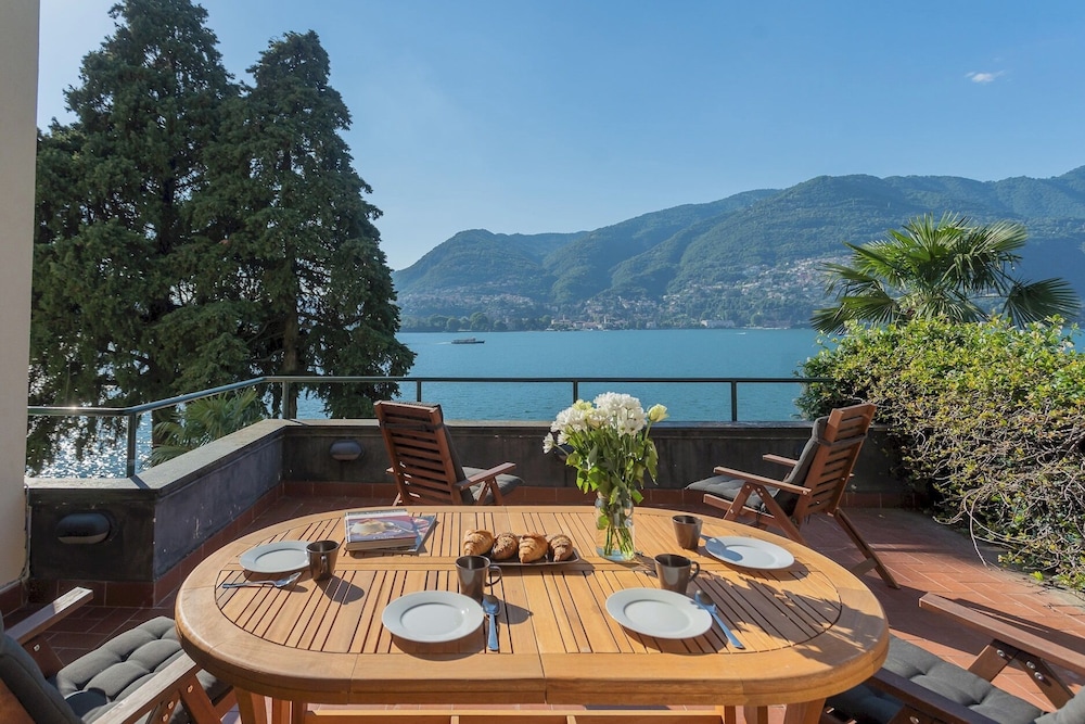 Front Lake Apartment With Private Funicular by Rent all Como