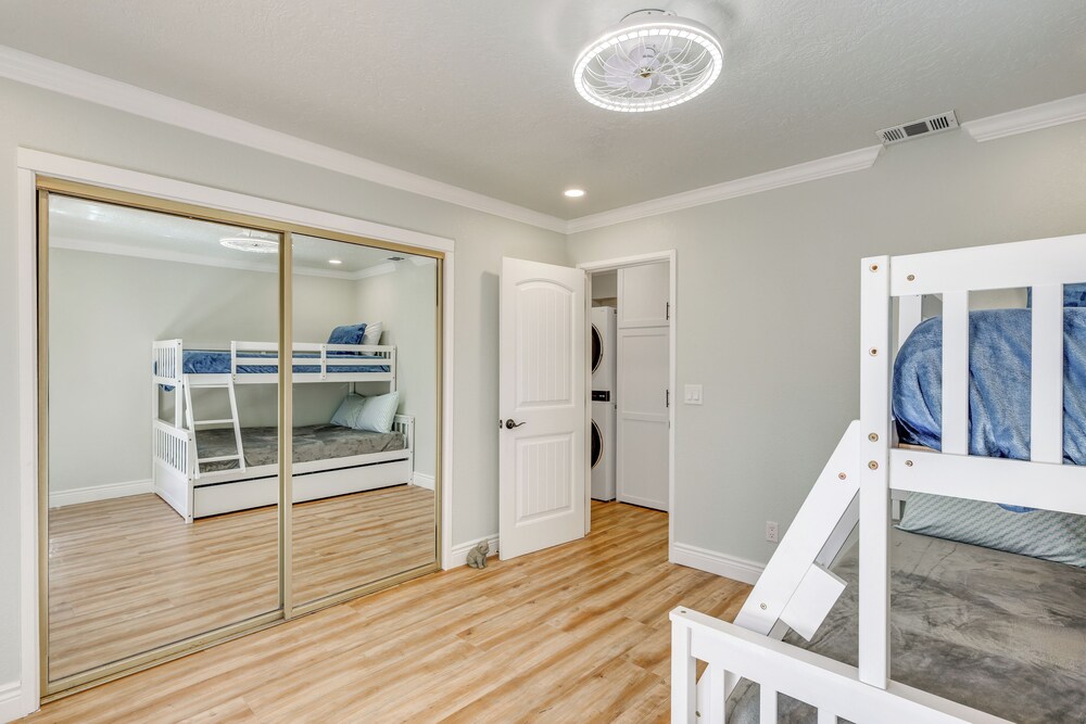 Near Slopes & Shores: Pet-friendly Sugarloaf Gem