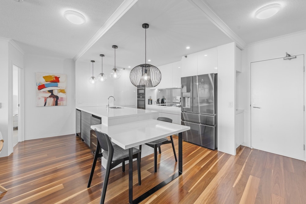 Stylish Brisbane City Stay With Bbq, Pool & Gym