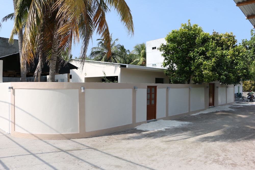 Omadhoo Inn