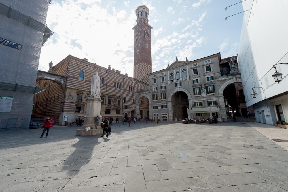 in Verona With 3 Bedrooms and 3 Bathrooms